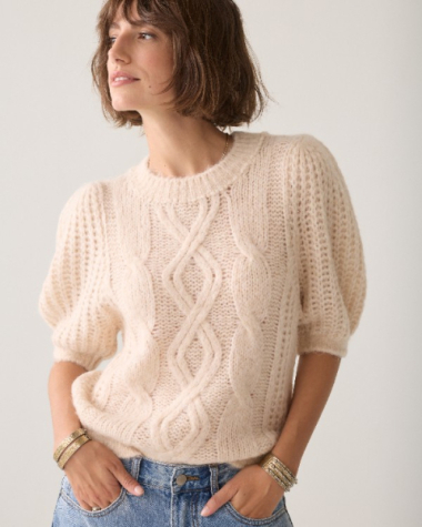 Pull court à manches bouffantes