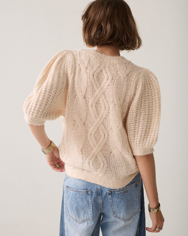 Pull court à manches bouffantes