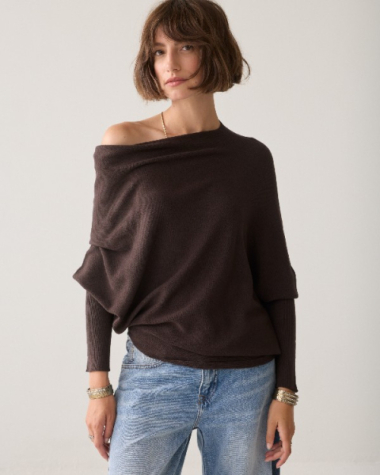 Pull asymétrique tricoté sans coutures