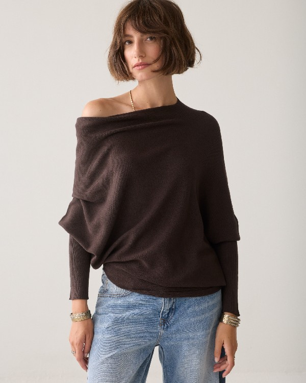 Pull asymétrique tricoté sans coutures