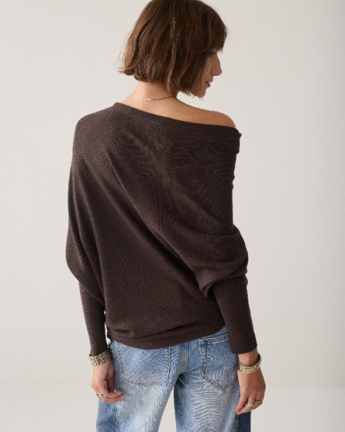 Pull asymétrique tricoté sans coutures