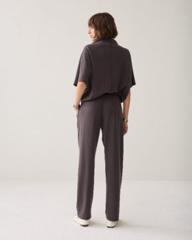 Pantalon fuselé à fines rayures