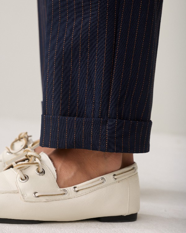 Pantalon rayé coupe slim fit