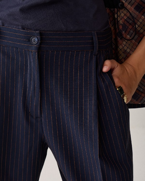 Pantalon plis fines rayures