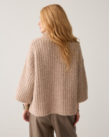 Pull asymétrique tricoté sans coutures